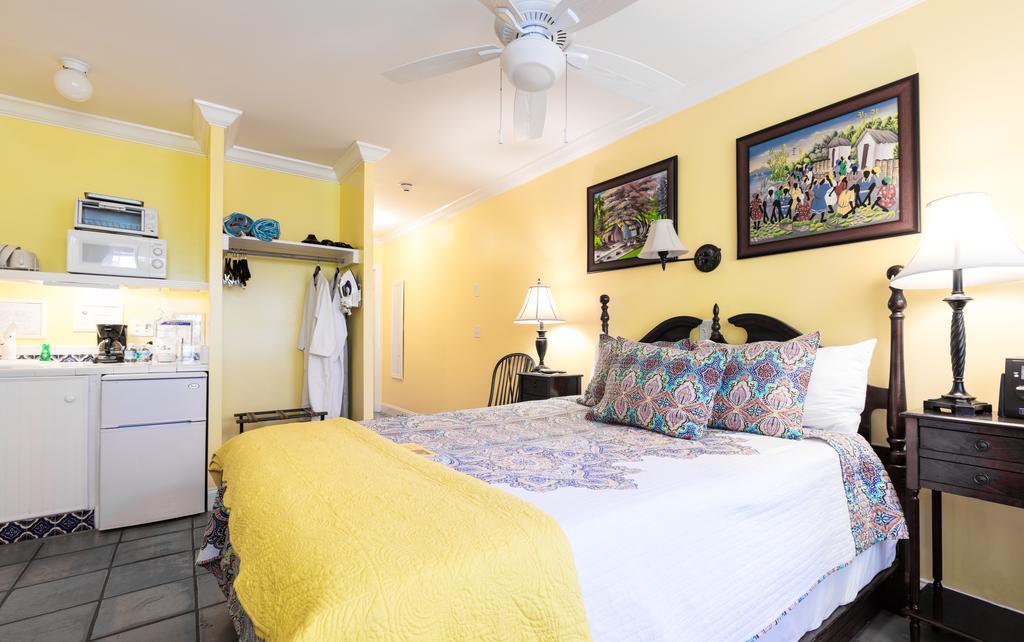 The Caribbean Court Boutique Hotel Vero Beach Exterior photo